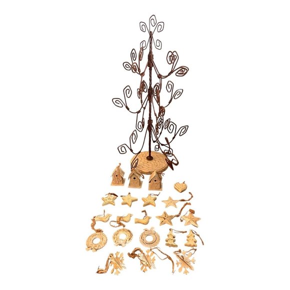 Vintage Living Quarters Flurryville Collection Christmas Tree With 21 Ornaments - Picture 1 of 13
